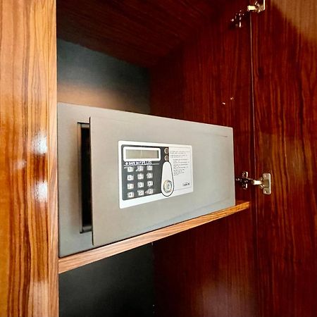 Royal Studio Apartment With A Perfect View - Yamaluxe Bukarest Exterior foto
