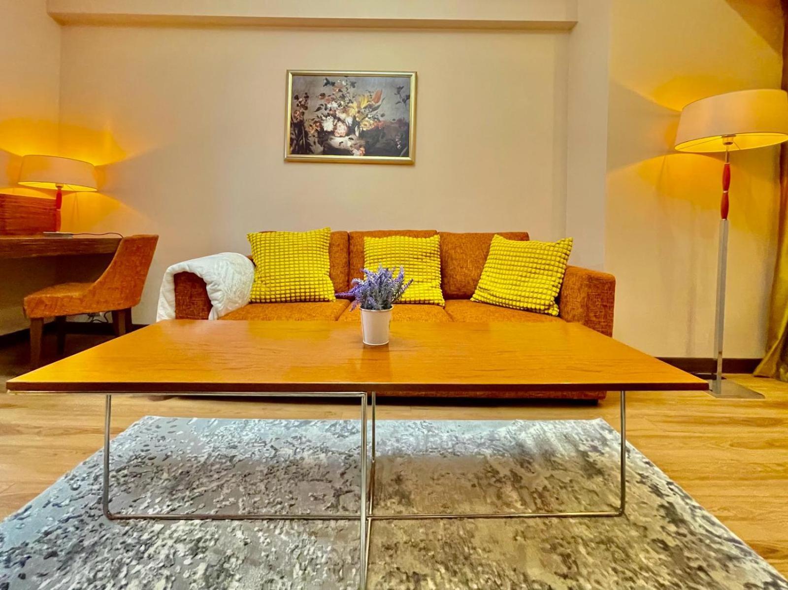 Royal Studio Apartment With A Perfect View - Yamaluxe Bukarest Exterior foto