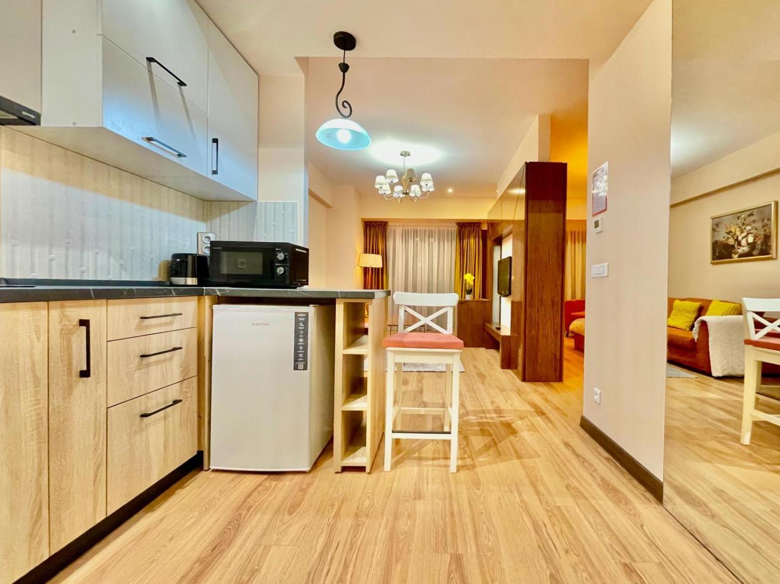 Royal Studio Apartment With A Perfect View - Yamaluxe Bukarest Exterior foto