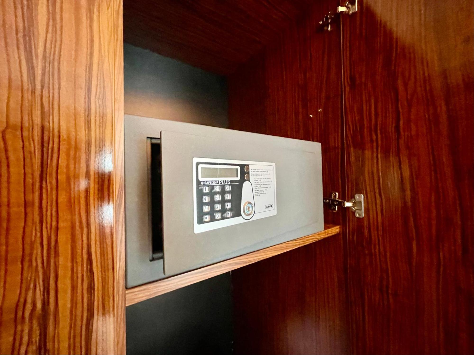 Royal Studio Apartment With A Perfect View - Yamaluxe Bukarest Exterior foto