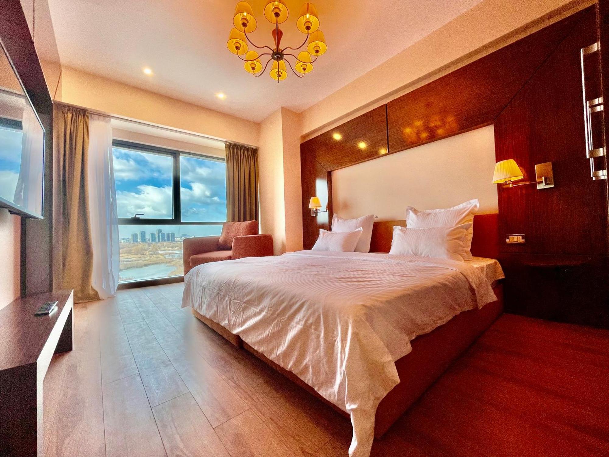 Royal Studio Apartment With A Perfect View - Yamaluxe Bukarest Exterior foto