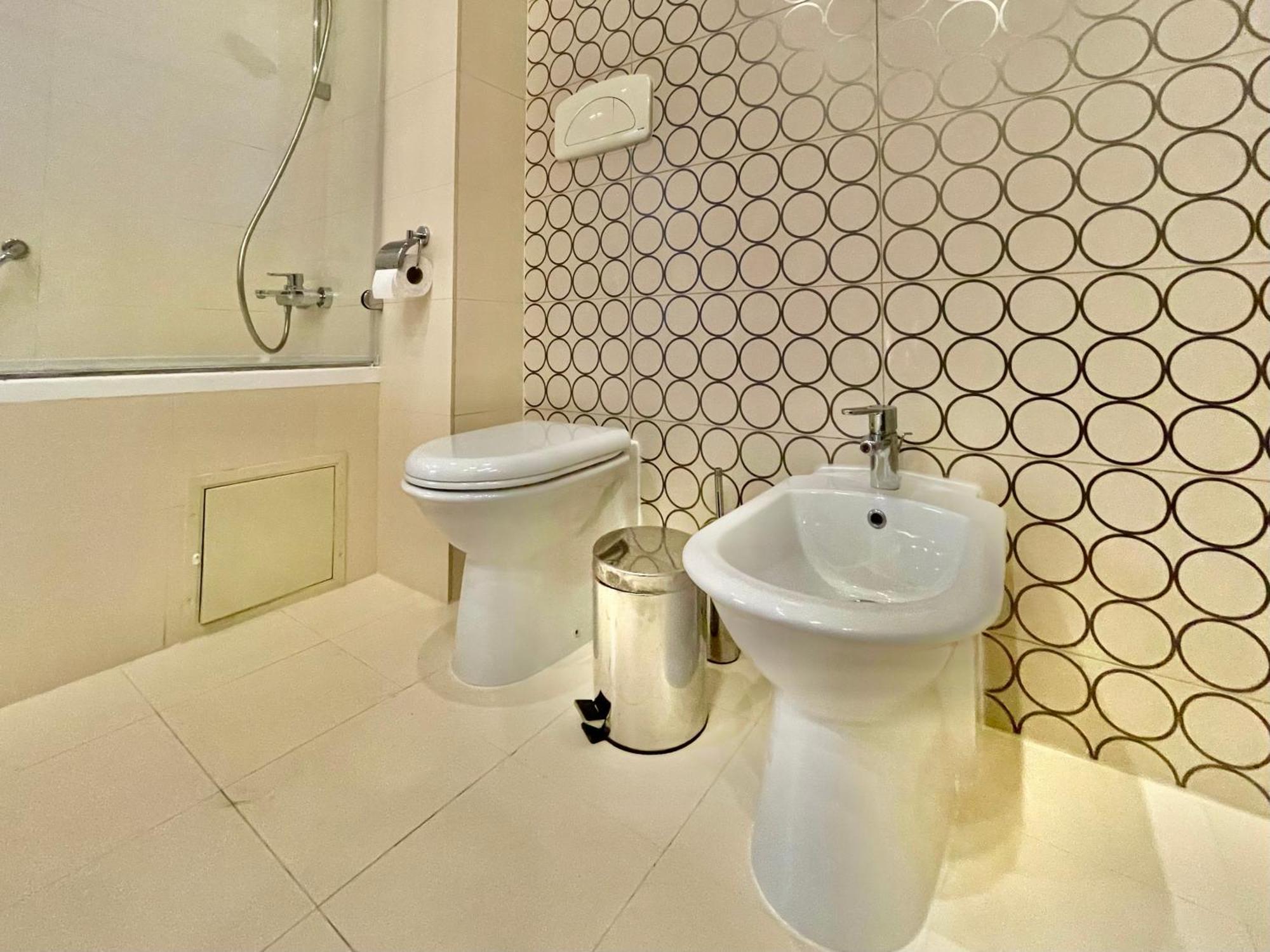 Royal Studio Apartment With A Perfect View - Yamaluxe Bukarest Exterior foto